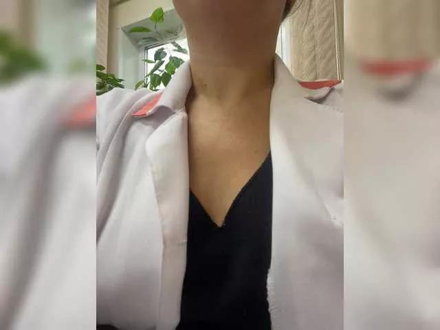 -Jolly- from BongaCams