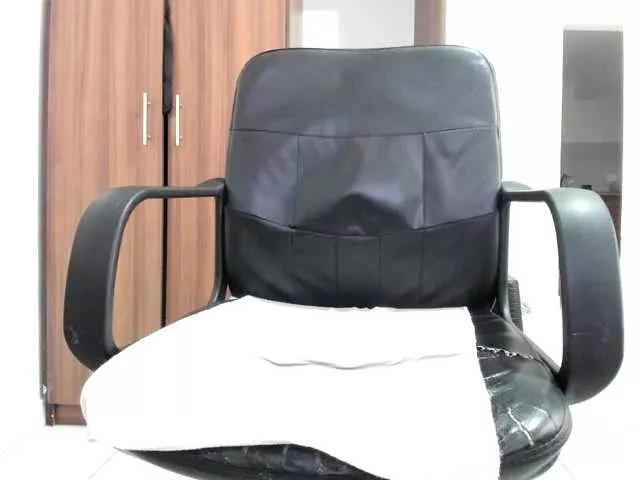 Adelejohnsonn on BongaCams
