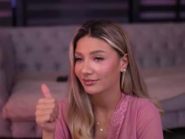 BlairSander from BongaCams