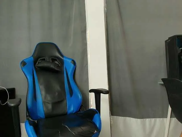 couplee-horny — Hello guys, we are Ema and Steven, we want to get horny and fuck until we cum