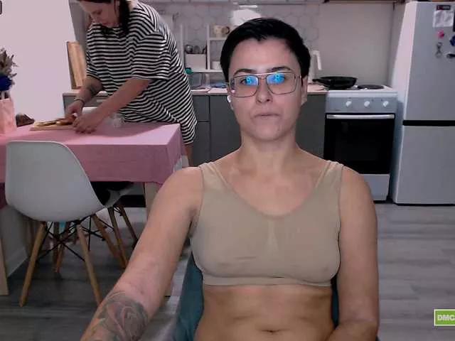 dreamteamgirls from BongaCams