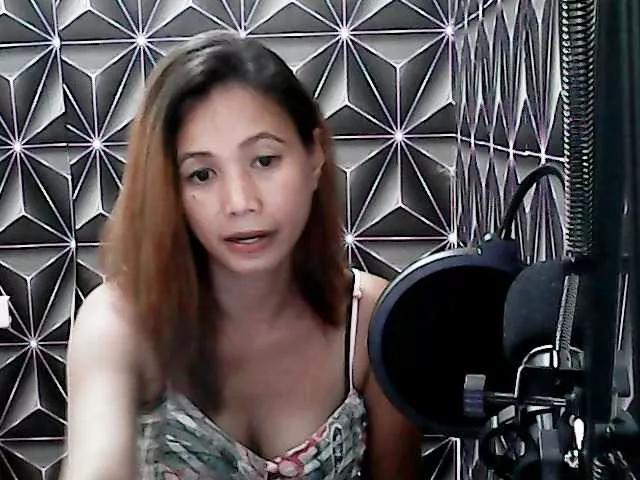 esmie on BongaCams