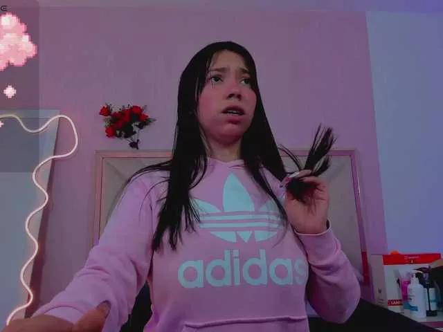 Hollie-tay on BongaCams