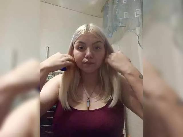 Kira-Kriss on BongaCams