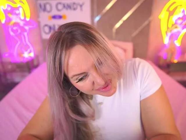 KiraCandyS from BongaCams