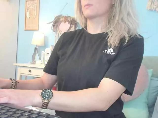 KriztalJessik on BongaCams 
