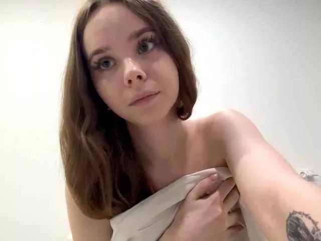 Lil-RO-XO from BongaCams