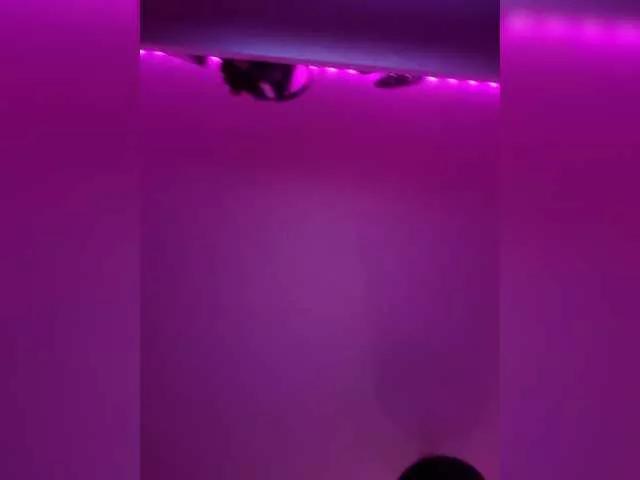 LolaLee from BongaCams