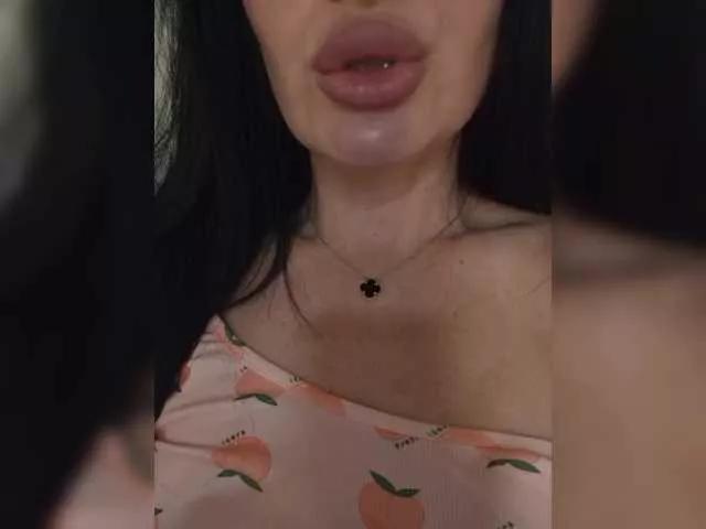 Mikki88K from BongaCams