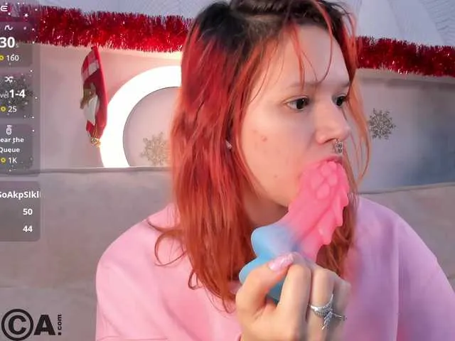 Molly-Platt — In my room, we can play with my nipples, masturbate, play with dildos, but if you're not interested, we can just chat.