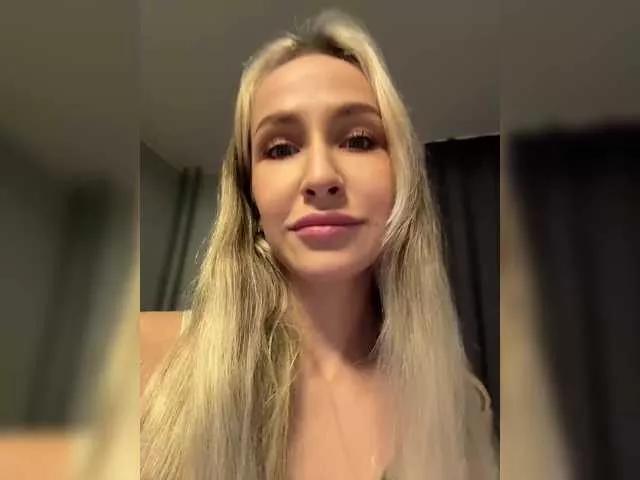 QueenKing from BongaCams