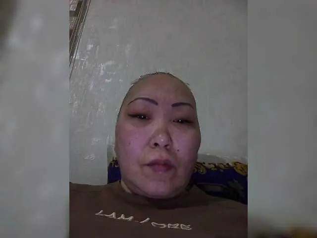 Qweentis on BongaCams