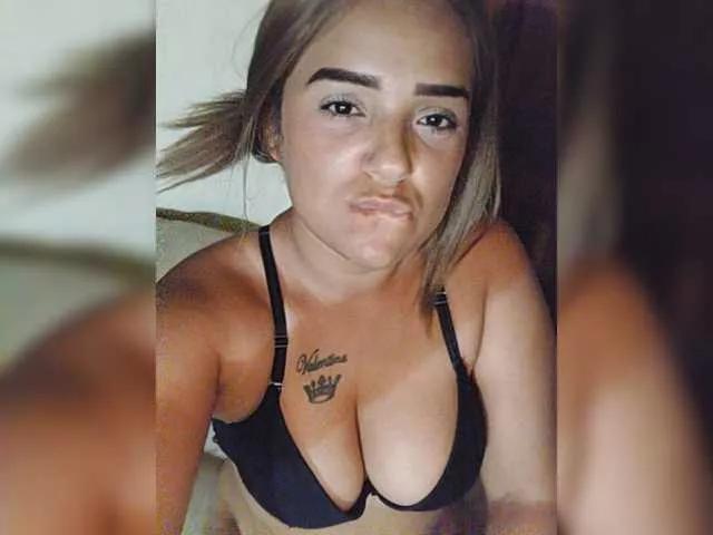 Rosse23a on BongaCams