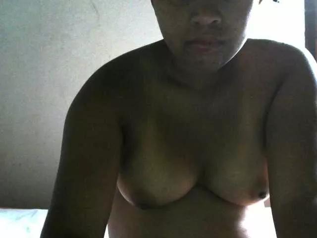 sarah48 on BongaCams