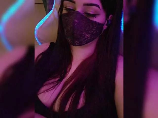 YennSI from BongaCams