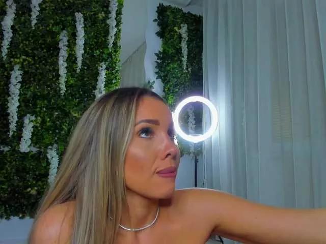 ZinaSquirts from BongaCams