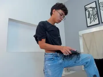 adams_bobby on Chaturbate 
