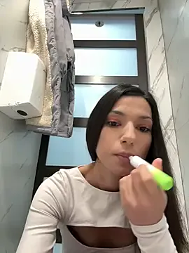 -_MiaQueen_- — Group on StripChat