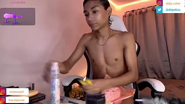 alejo_cute from StripChat