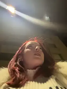 Daddyslut2_0 — Topless fuori dalla macchina