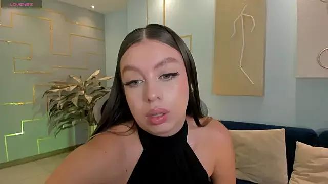EllaClark on StripChat 