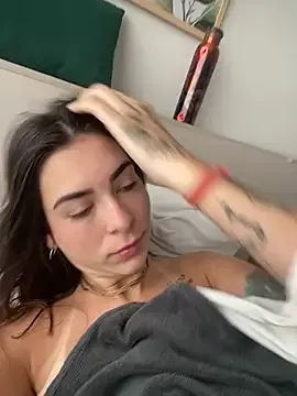 fer-nanda — Plug no cuzinho da puta