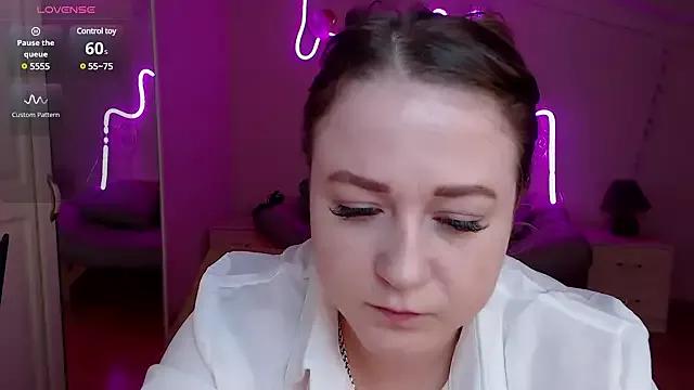 LizzyShine on StripChat 