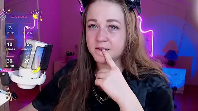 LizzyShine on StripChat 