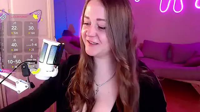 LizzyShine on StripChat 