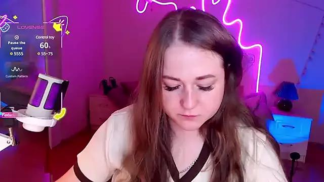 LizzyShine on StripChat 