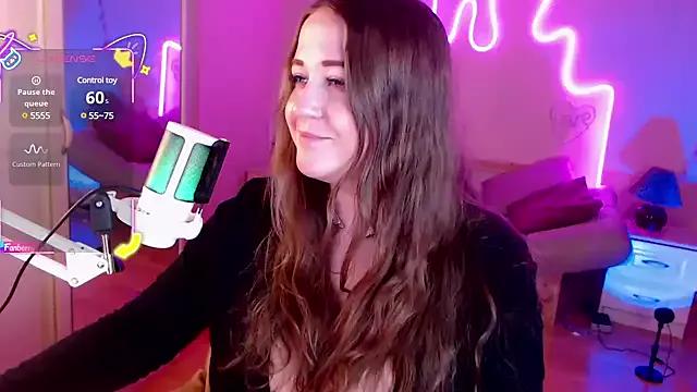 LizzyShine on StripChat 