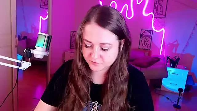 LizzyShine on StripChat 