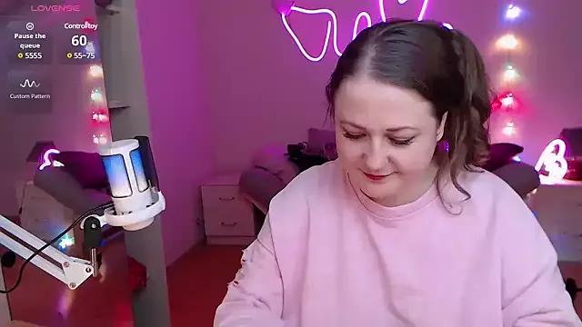LizzyShine on StripChat 