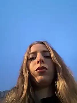 LoraaDoll from StripChat