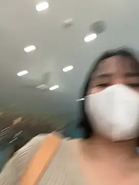 May-Squirt — Naked and squirt  on the public