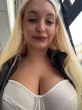 Milkyy_wway from StripChat