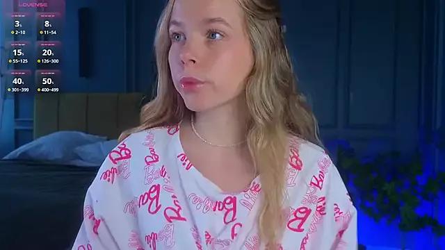 milly_shy from StripChat