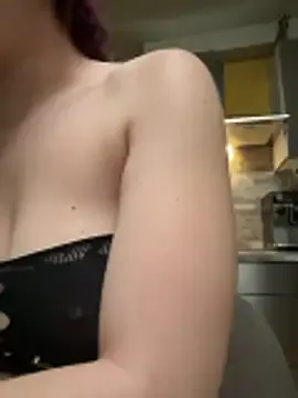 sexymelli18 — Last tipper wins 3 misteryvideos+50pics